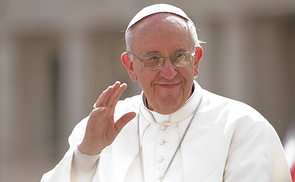 Immer mehr stellen sich hinter den Papst, nachem dieser innerkirchlich scharf angegriffen wurde.