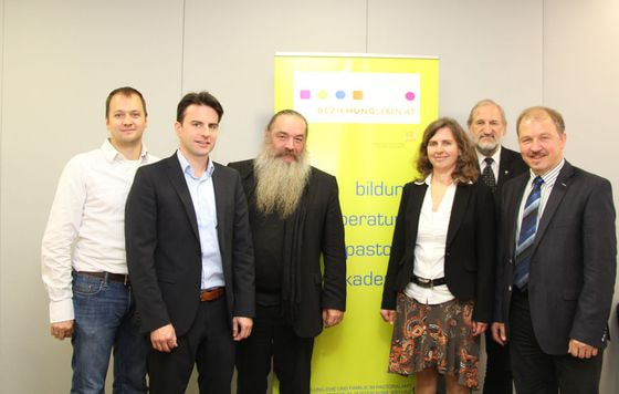 Thomas Einwaller, Mario Breid (beide Programmierer bei troii Software), Bernhard Jenny (jennycolombo.com), Mag.a Andrea Holzer-Breid (BEZIEHUNGLEBEN.AT), Bischofsvikar Msgr. Wilhelm Vieböck und Josef Lugmayr (BEZIEHUNGLEBEN.AT)..