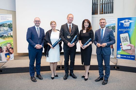 V. l.: Stadtrat Dietmar Prammer, Vizerektorin Johanna Fischer, Rektor Johannes Reitinger, Vizerektorin Gabriele Zehetner, LR Wolfgang Hattmannsdorfer.