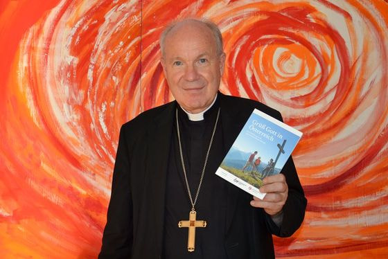 Kardinal Christoph Schönborn bei der Präsentation der Broschüre.